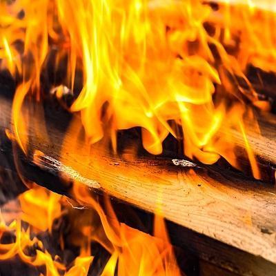 Why agarwood chips smell great when heated - Agarotetrol-