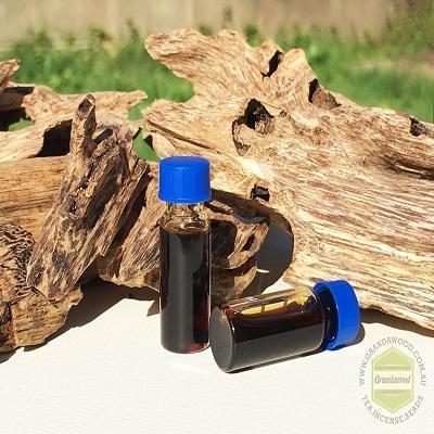 Oud (Oudh) oil review and oud scent profile discussion from a customer