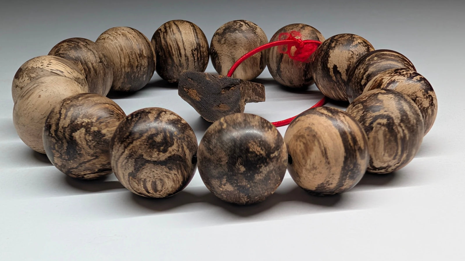 BNA1619 - Wild Agarwood Bracelet 19g 16 mm