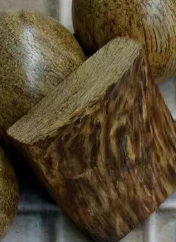 The EKM - East Kalimantan Wild Agarwood Bracelet 14mm 16.5g -