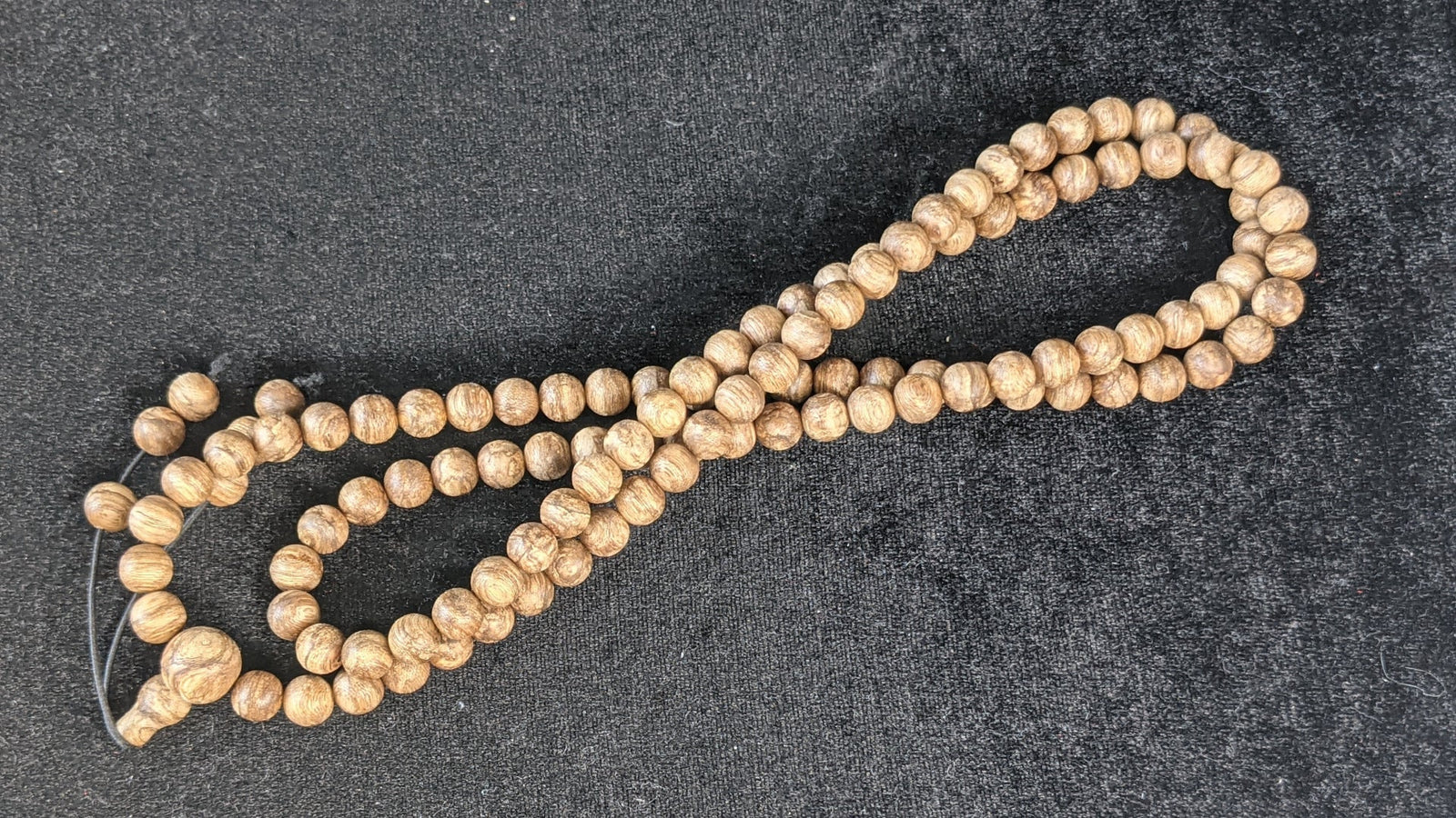 The K W - 108 Wild Agarwood mala -8mm 21g Tigerwood -