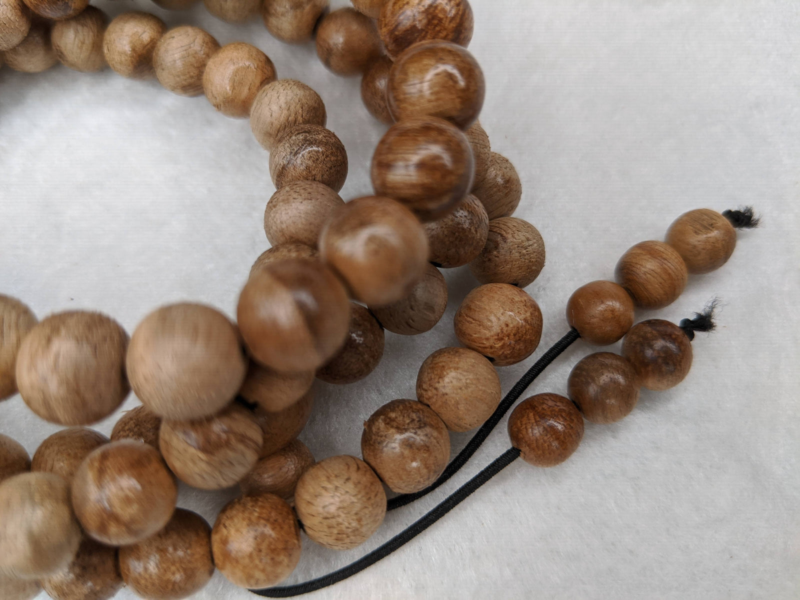 The small MK, 108 mala Wild Agarwood beads 8mm 10g -