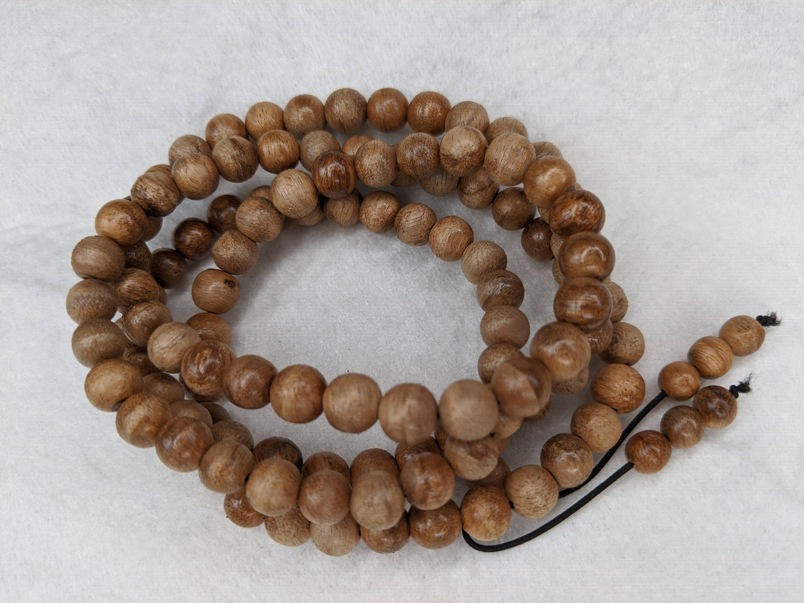 The small MK, 108 mala Wild Agarwood beads 8mm 10g -