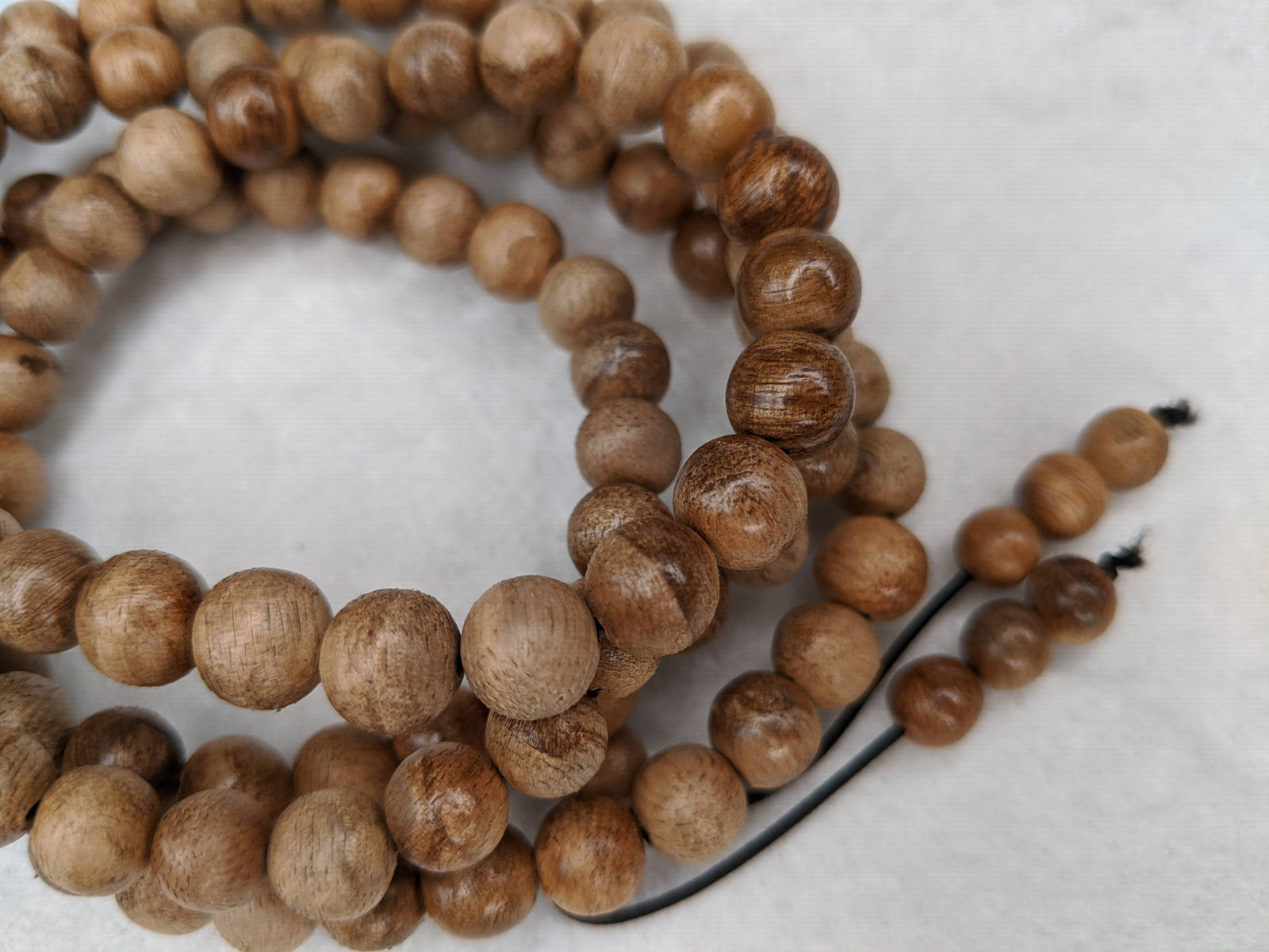 The small MK, 108 mala Wild Agarwood beads 8mm 10g -
