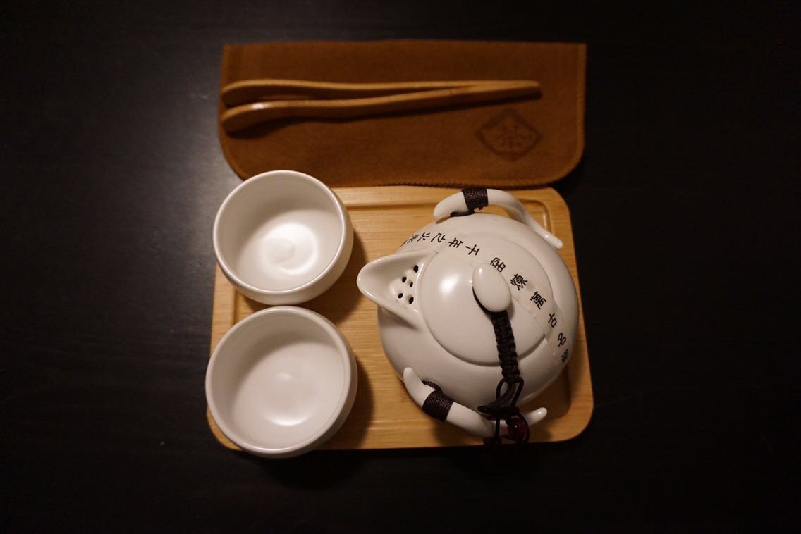 Value set: 2 X 50G AGARWOOD LEAVES and receive a FREE Contemporary Kungfu (Gong fu) teapot set available white or black -