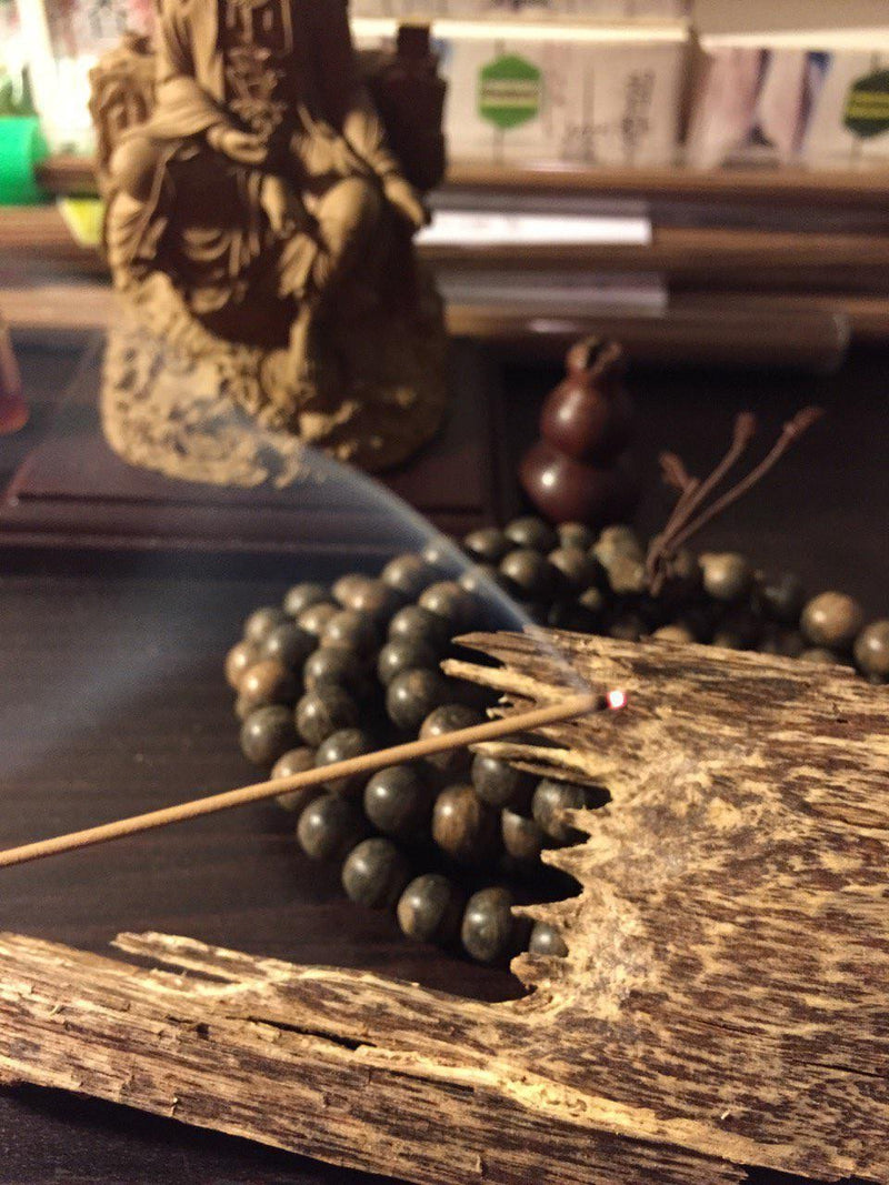 What does Agarwood smell like and what is it for? Grandawood Agarwood