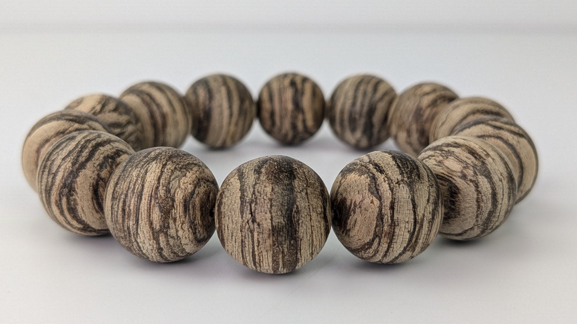 Tiger_wood_skin_agarwood