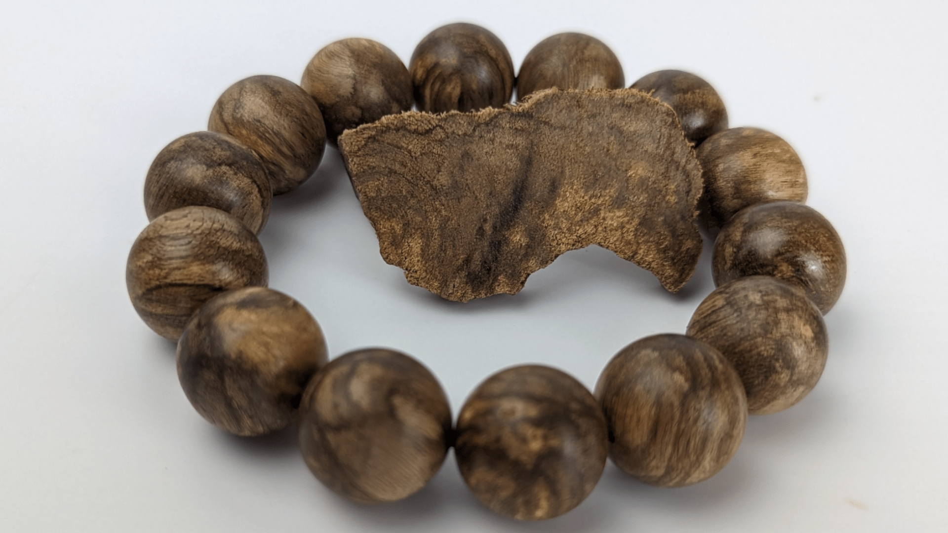 Beads *New* The TK16 - Wild Agarwood Bracelet 23g 16mm