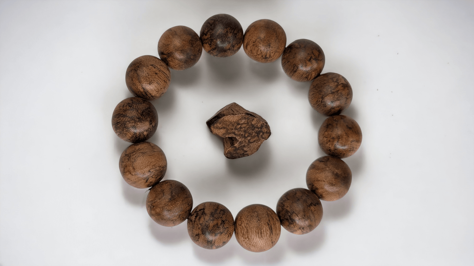 Beads *New* The TK16 - Wild Agarwood Bracelet 30.4g 16mm