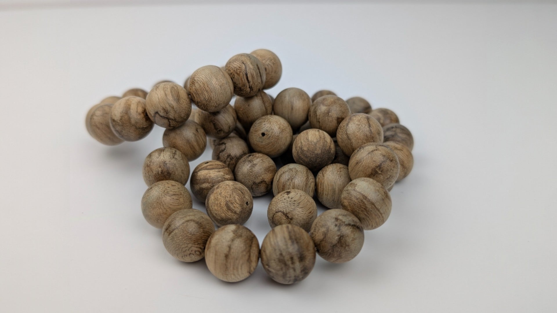 single bead Wild Agarwood 16mm