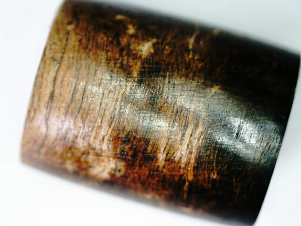 The Calm and Compose - Sinking Wild Agarwood Bracelet with Solid Baltic Amber -