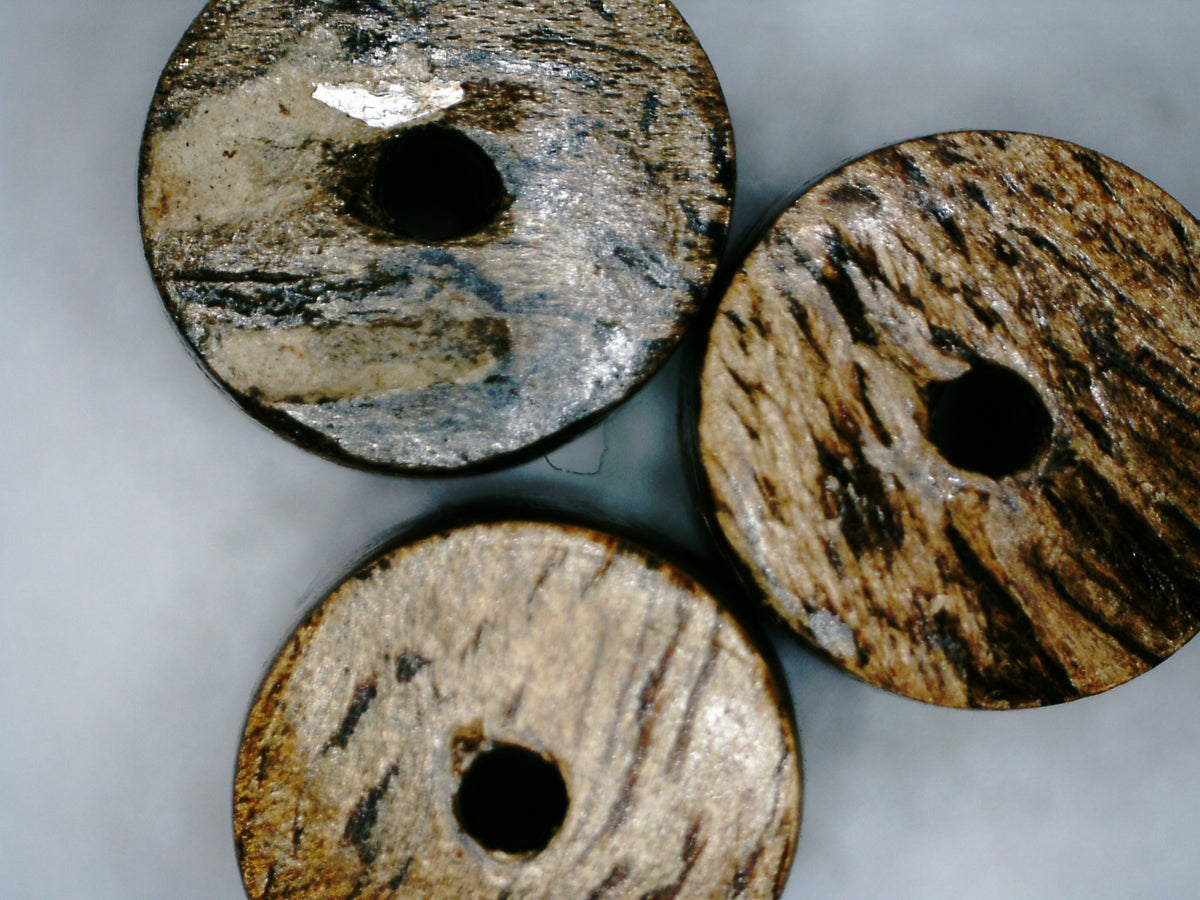 The Calm and Compose - Sinking Wild Agarwood Bracelet with Solid Baltic Amber -