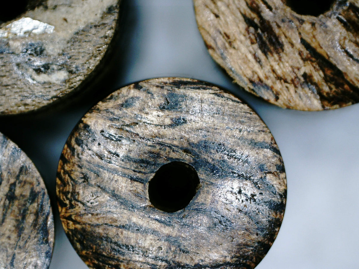 The Calm and Compose - Sinking Wild Agarwood Bracelet with Solid Baltic Amber -