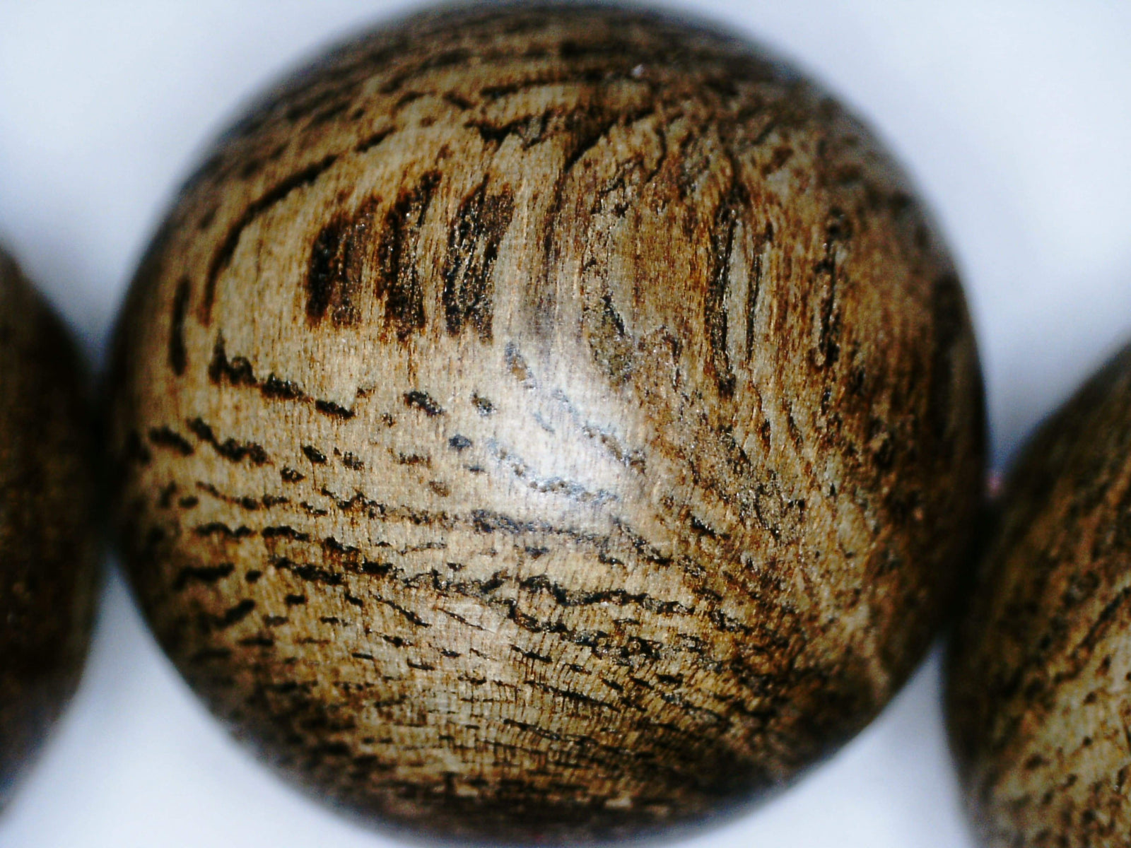 The EKM - East Kalimantan Wild Agarwood Bracelet 14mm 16.5g -