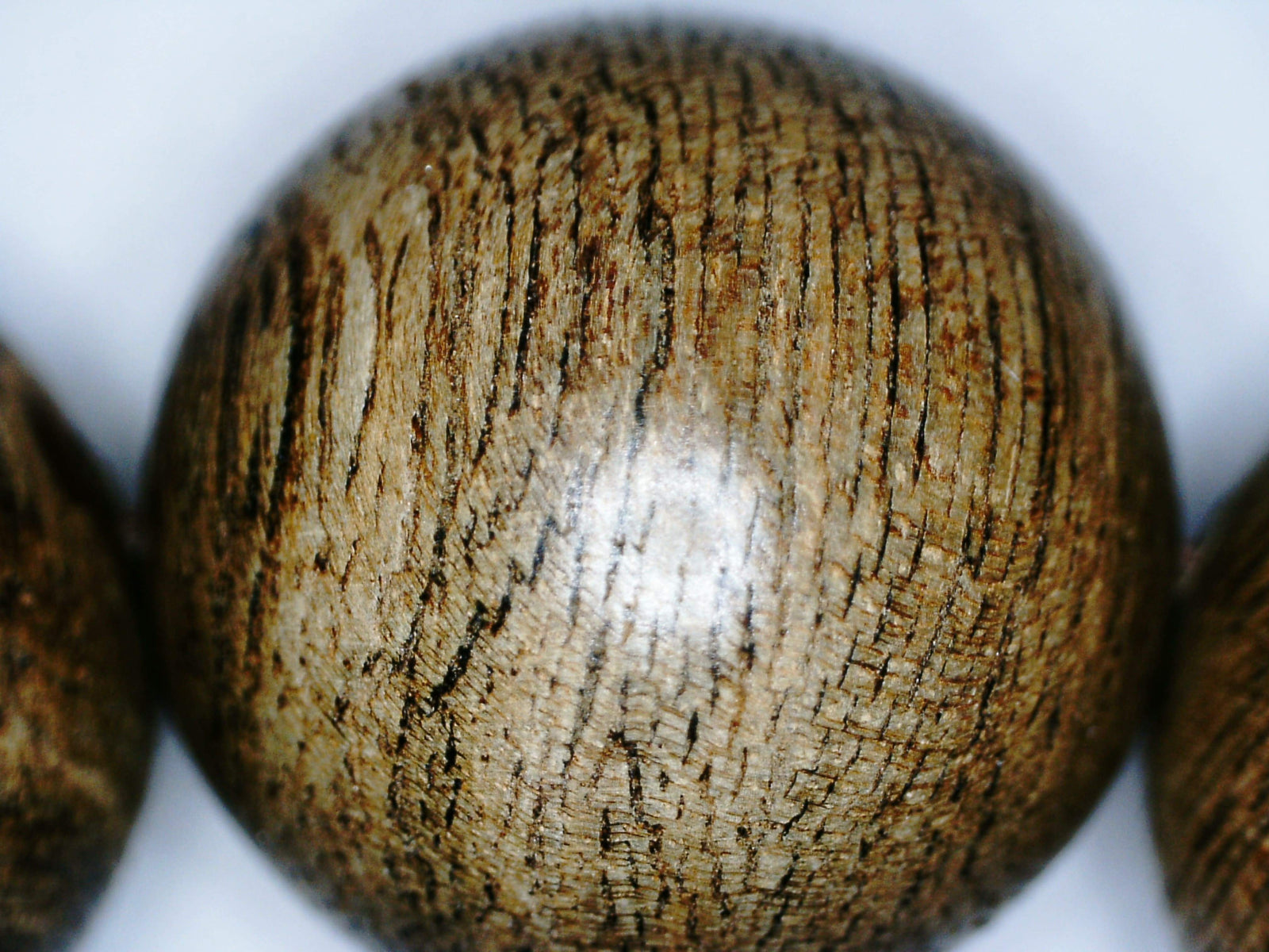 The EKM - East Kalimantan Wild Agarwood Bracelet 14mm 16.5g -