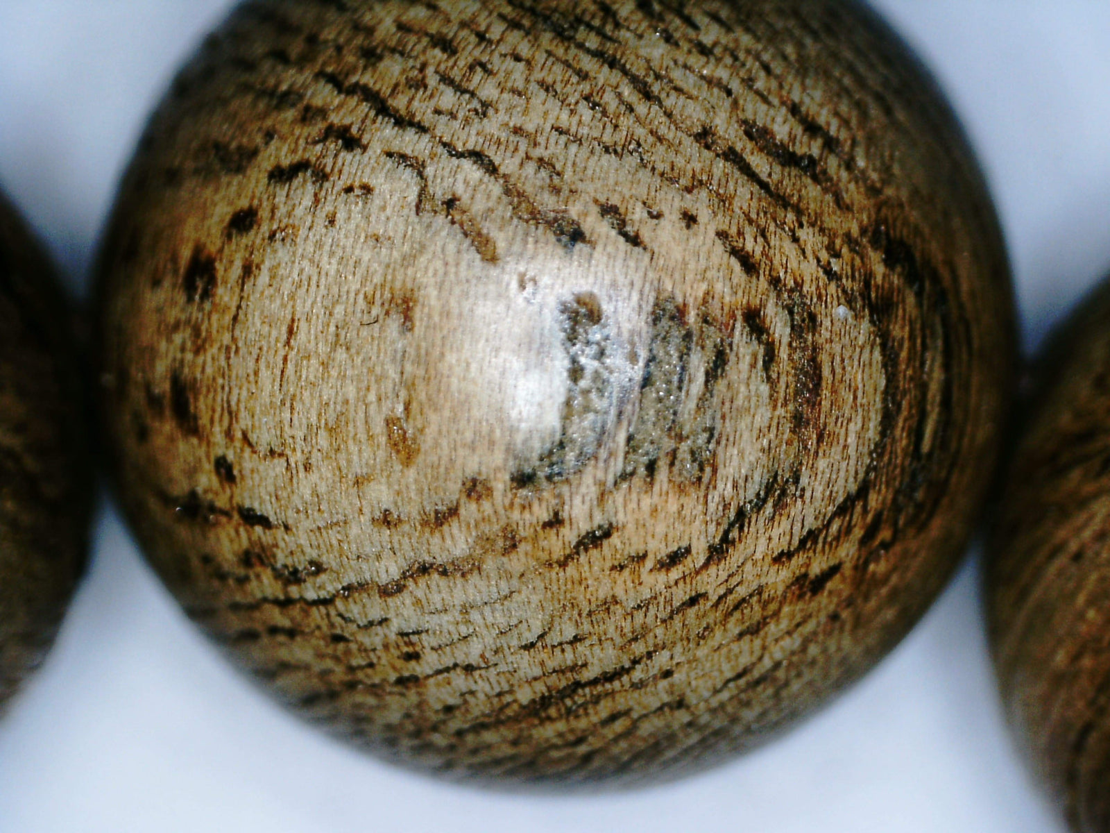 The EKM - East Kalimantan Wild Agarwood Bracelet 14mm 16.5g -