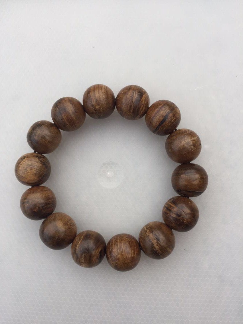 The Little Treasure Wild Agarwood Bracelet 22.6 g 16mm -