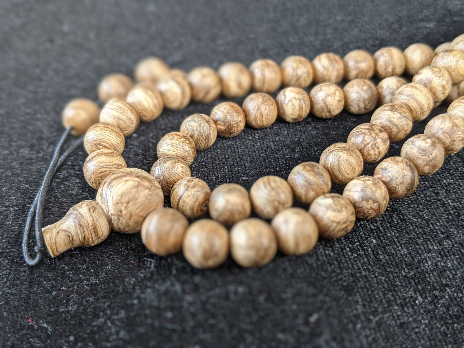 The K W - 108 Wild Agarwood mala -8mm 21g Tigerwood -