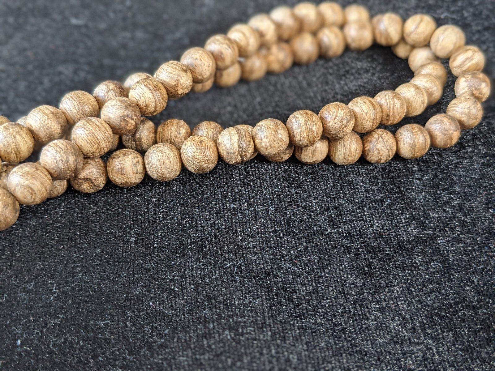 The K W - 108 Wild Agarwood mala -8mm 21g Tigerwood -