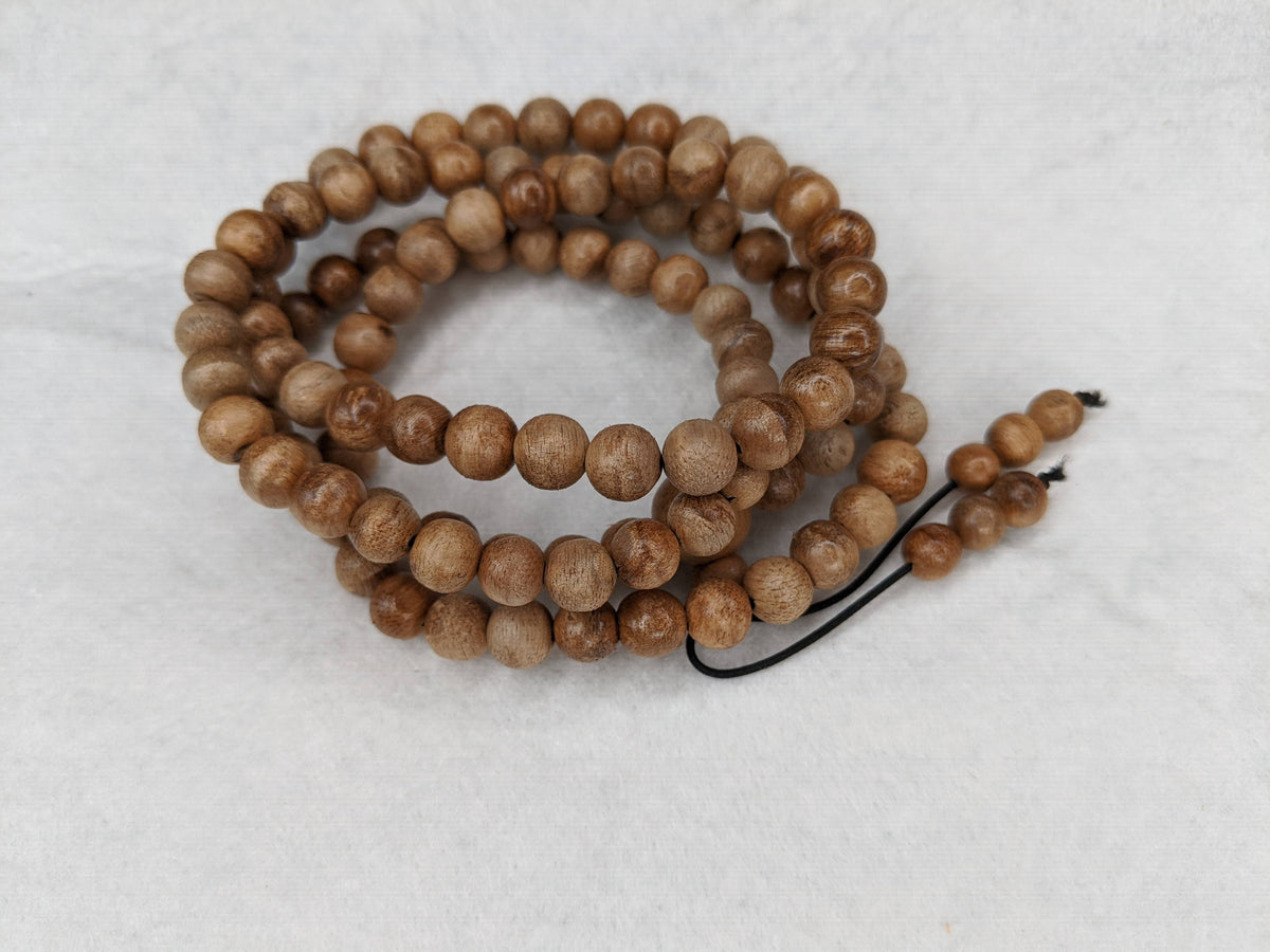The small MK, 108 mala Wild Agarwood beads 8mm 10g -