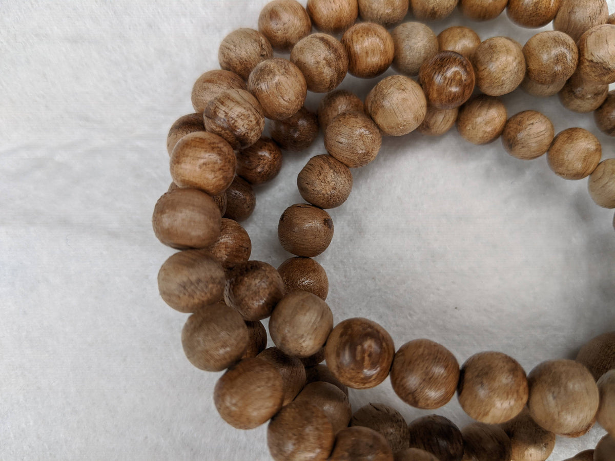 The small MK, 108 mala Wild Agarwood beads 8mm 10g -