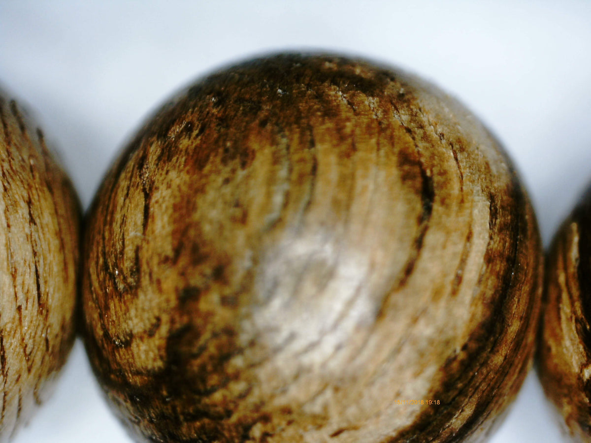 Wild agarwood 108 mala Malinau East Kalimantan over 20g with a piece of remaining agarwood -