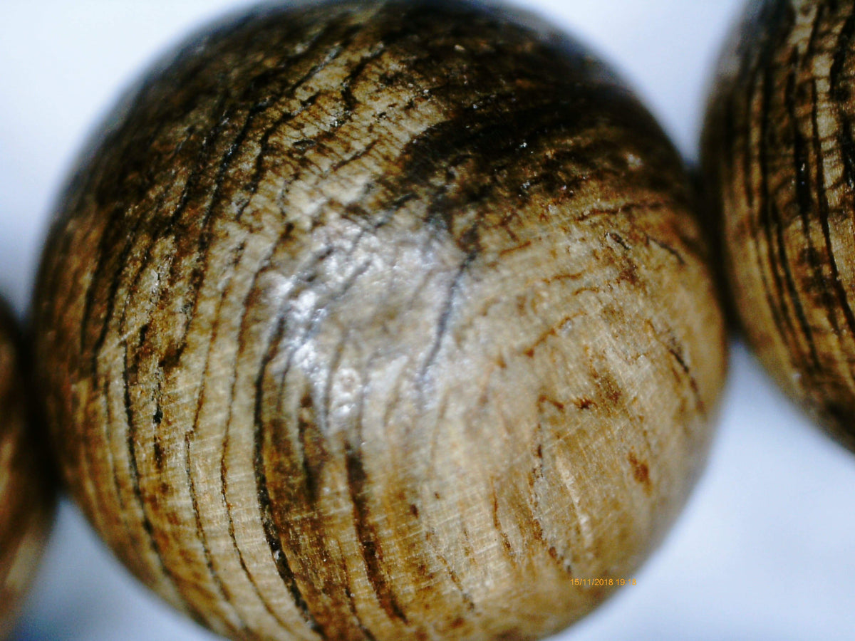 Wild agarwood 108 mala Malinau East Kalimantan over 20g with a piece of remaining agarwood -