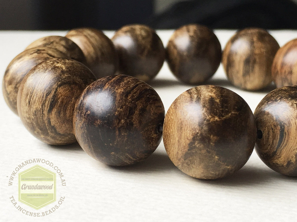 SOLD - Spirit of the warrior: Indonesian Wild Agarwood Bracelet 16 mm half sinking -