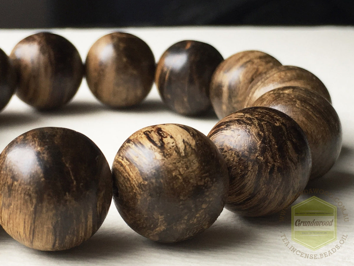 SOLD - Spirit of the warrior: Indonesian Wild Agarwood Bracelet 16 mm half sinking -