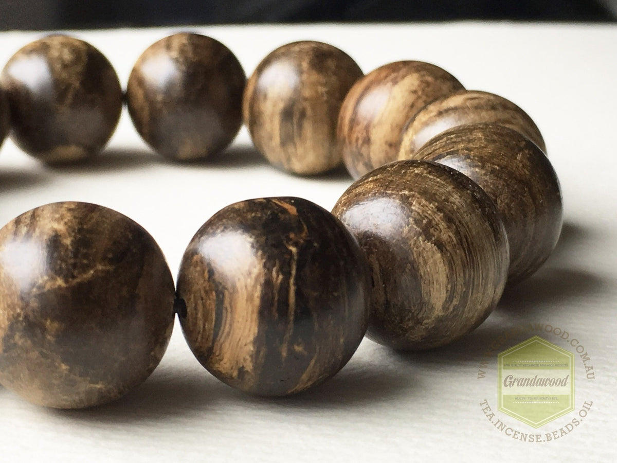 SOLD - Spirit of the warrior: Indonesian Wild Agarwood Bracelet 16 mm half sinking -
