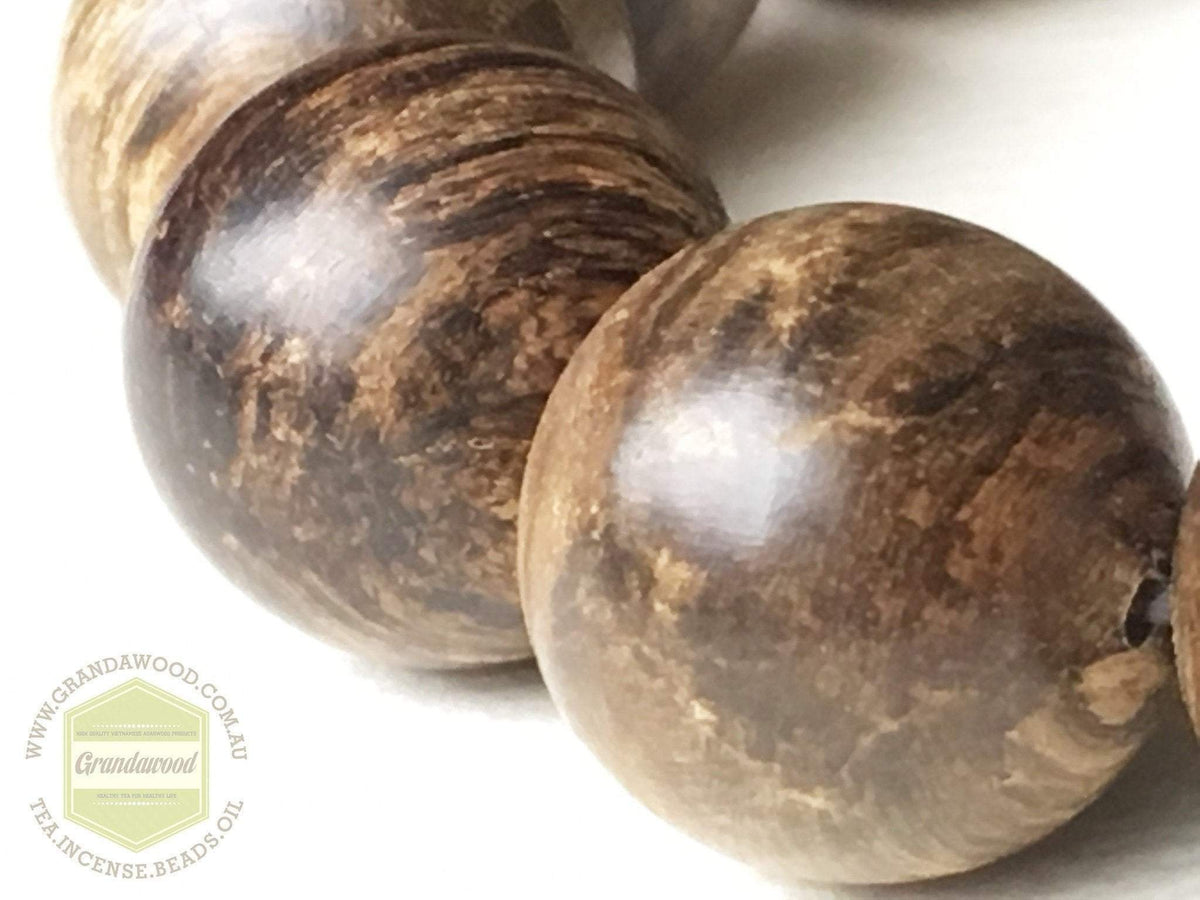 SOLD - Spirit of the warrior: Indonesian Wild Agarwood Bracelet 16 mm half sinking -