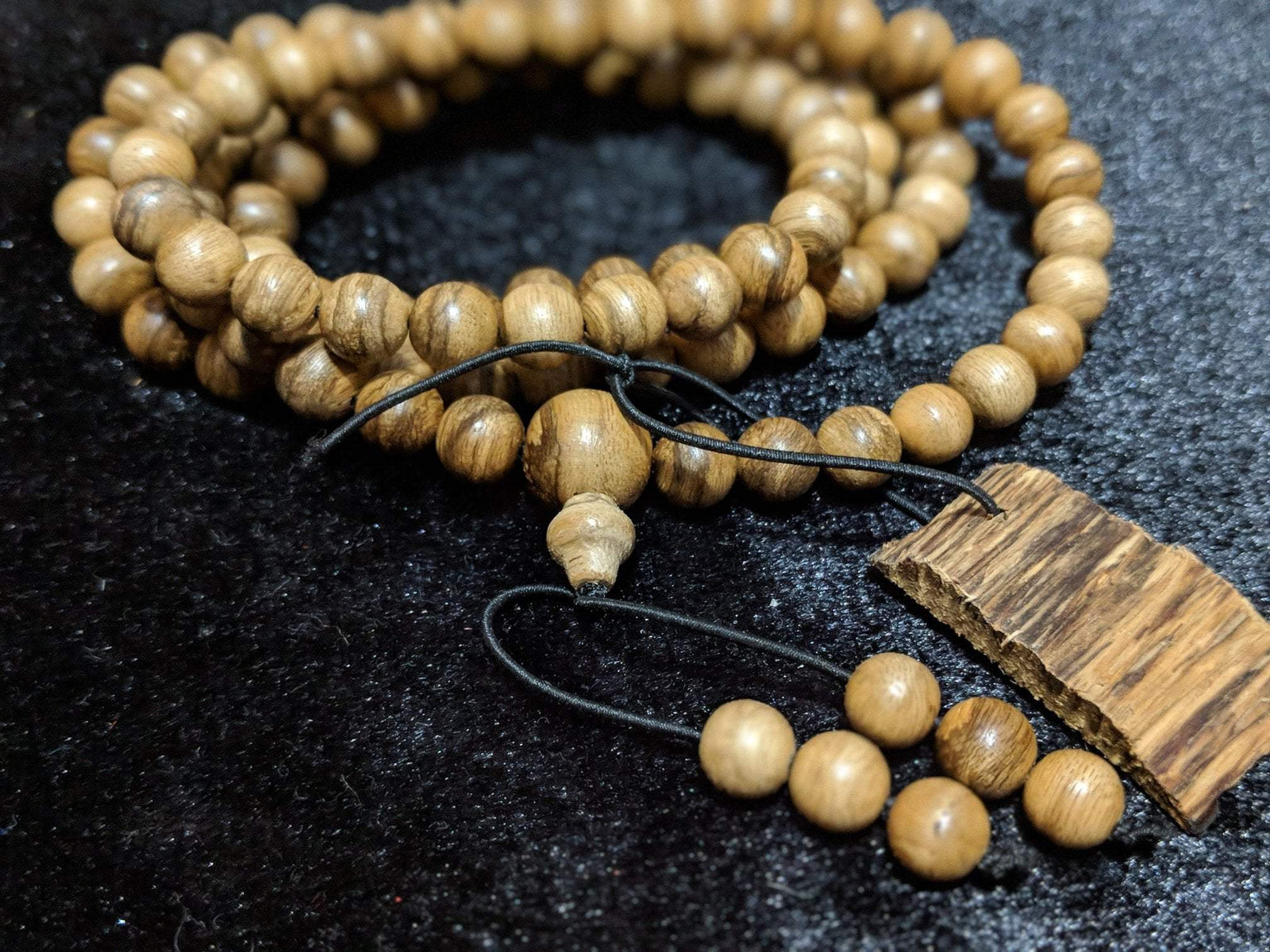 Wild Agarwood mala 108 Malinau 18g 8mm with a large piece of remaining material -