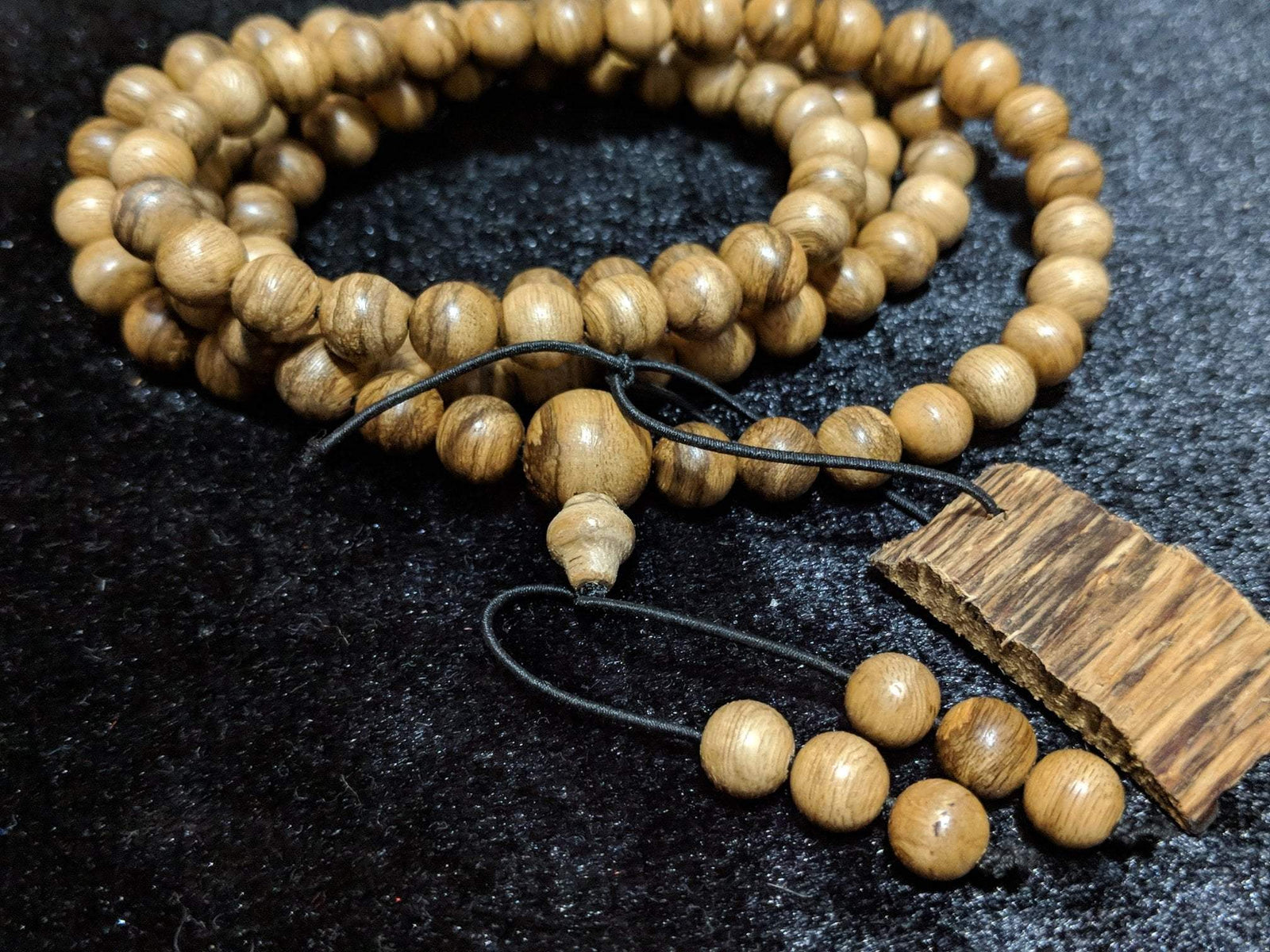 Wild Agarwood mala 108 Malinau 18g 8mm with a large piece of remaining material -