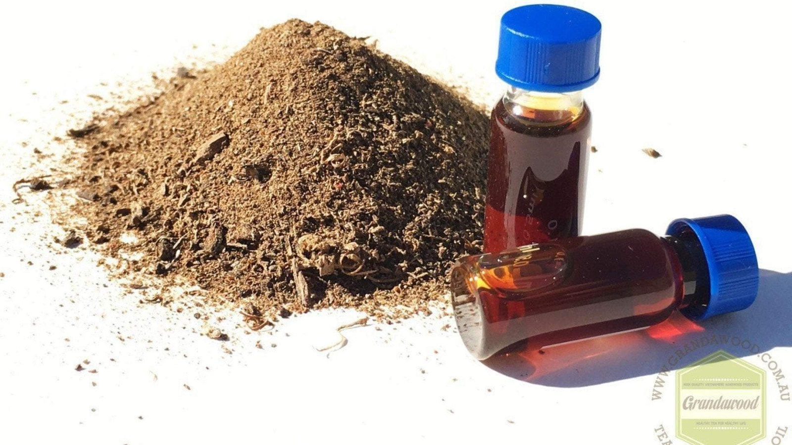 The Ocean's Breeze: The Scent of the Ocean 100% pure Wild Agarwood (Oud) Oil -