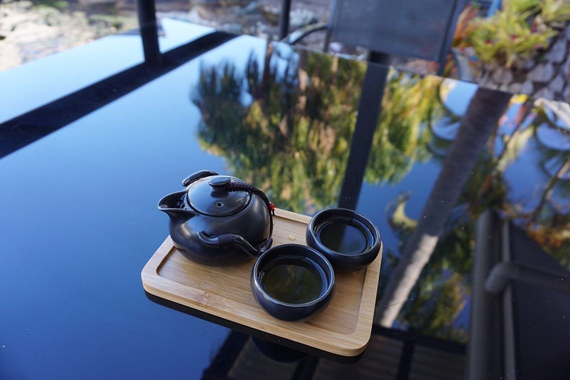 Value set: 2 X 50G AGARWOOD LEAVES and receive a FREE Contemporary Kungfu (Gong fu) teapot set available white or black -