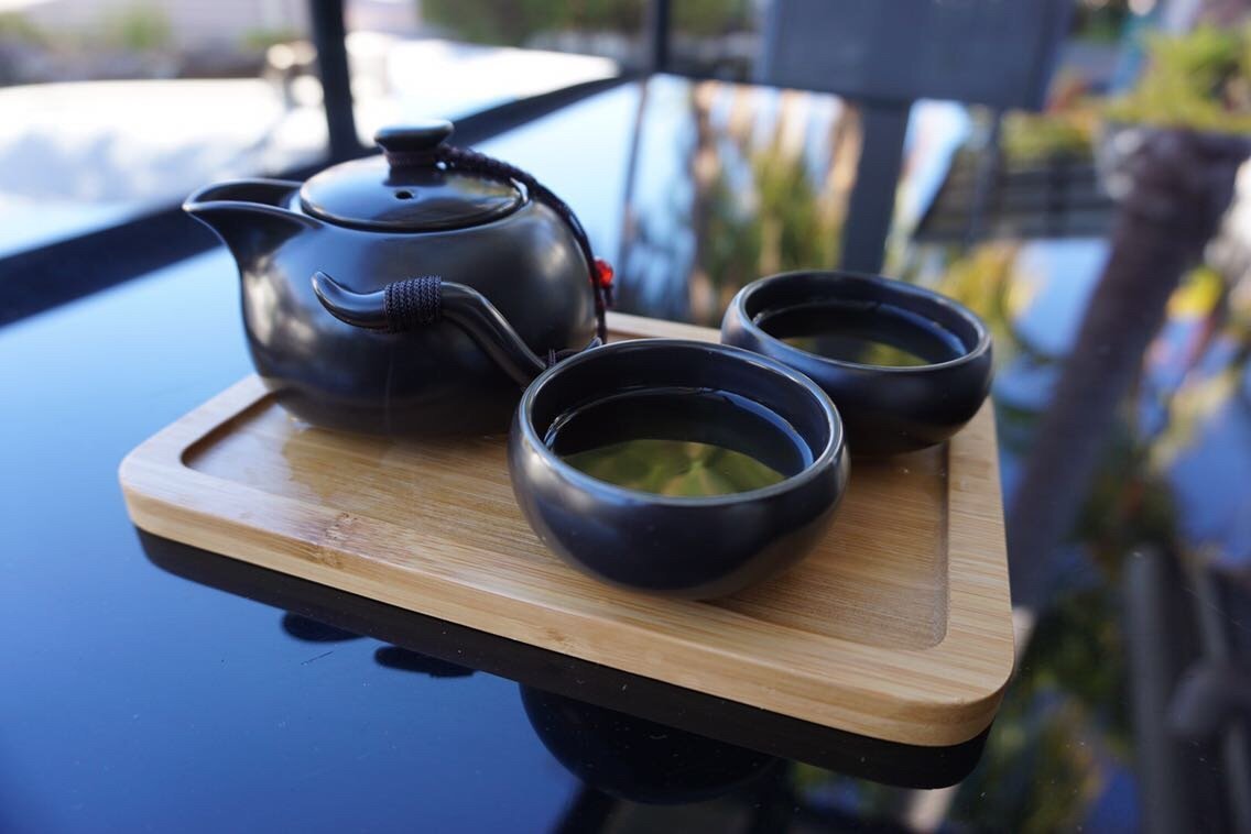 Value set: 2 X 50G AGARWOOD LEAVES and receive a FREE Contemporary Kungfu (Gong fu) teapot set available white or black -