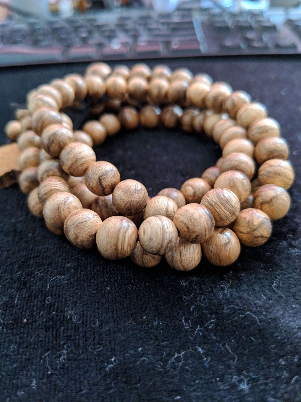 Wild agarwood 108 mala Malinau East Kalimantan over 20g with a piece of remaining agarwood -