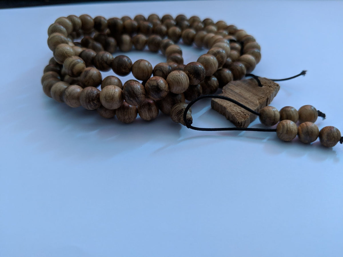 Wild agarwood 108 mala Malinau East Kalimantan over 20g with a piece of remaining agarwood -