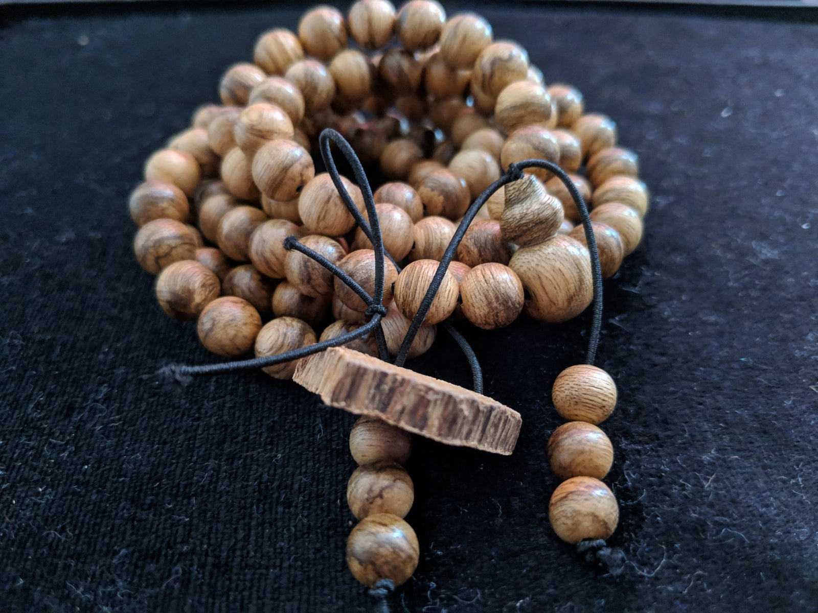 Wild agarwood 108 mala Malinau East Kalimantan over 20g with a piece of remaining agarwood -