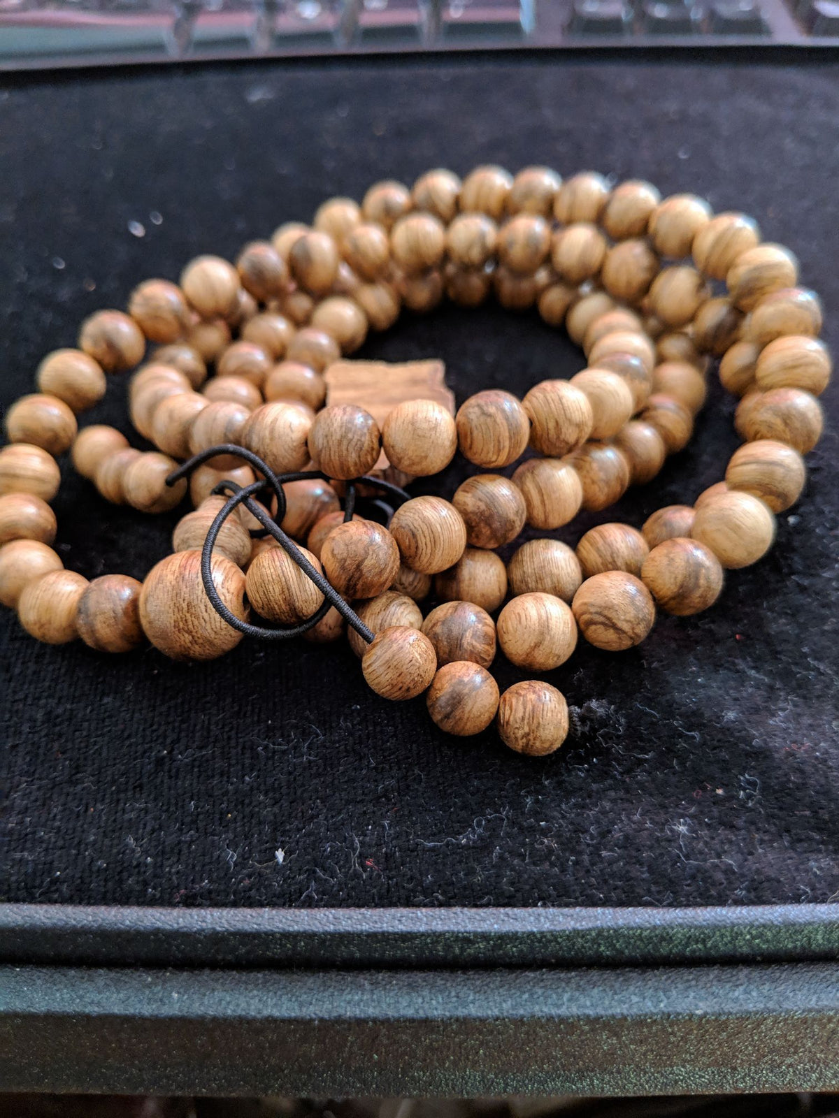 Wild agarwood 108 mala Malinau East Kalimantan over 20g with a piece of remaining agarwood -