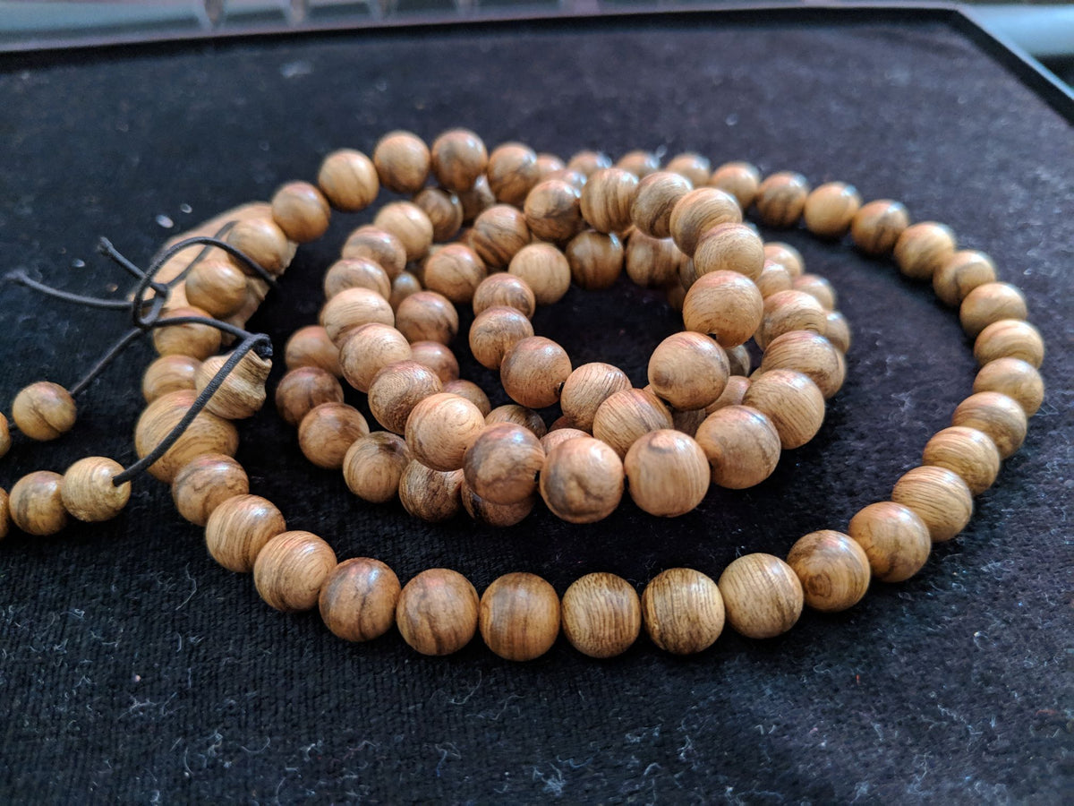 Wild agarwood 108 mala Malinau East Kalimantan over 20g with a piece of remaining agarwood -