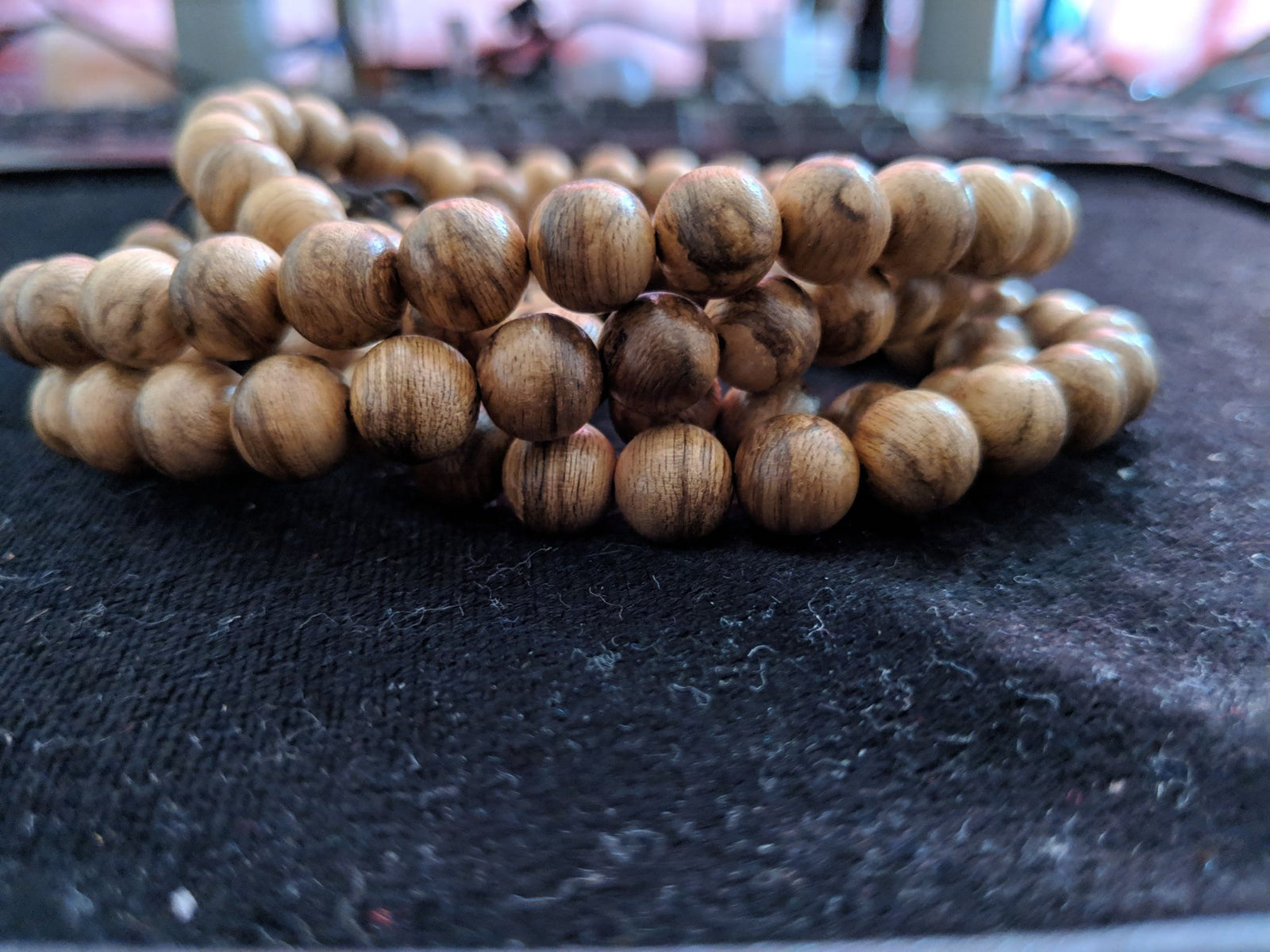 Wild agarwood 108 mala Malinau East Kalimantan over 20g with a piece of remaining agarwood -