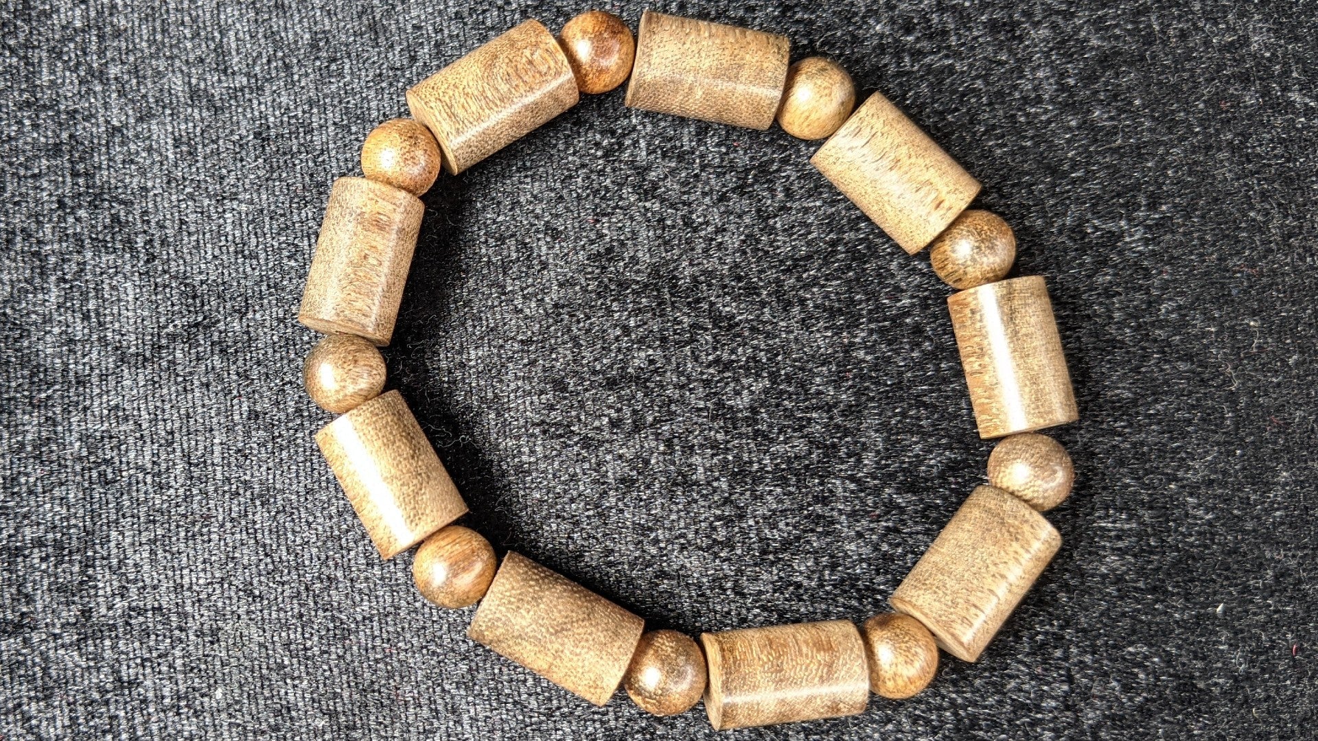 Wild Vietnamese Agarwood Bracelet from Khanh Hoa province -